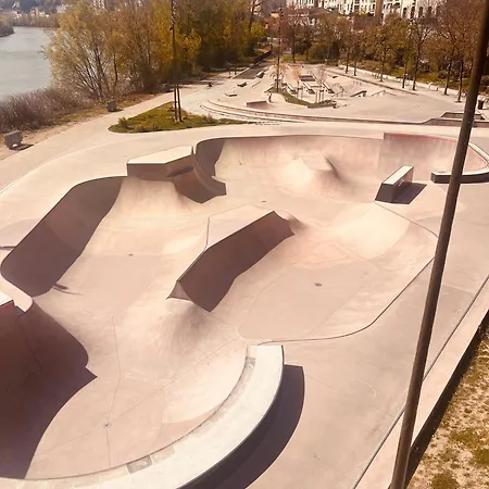 Lyon Cite Internationale - Cinema 4k - Parc Tete Dor